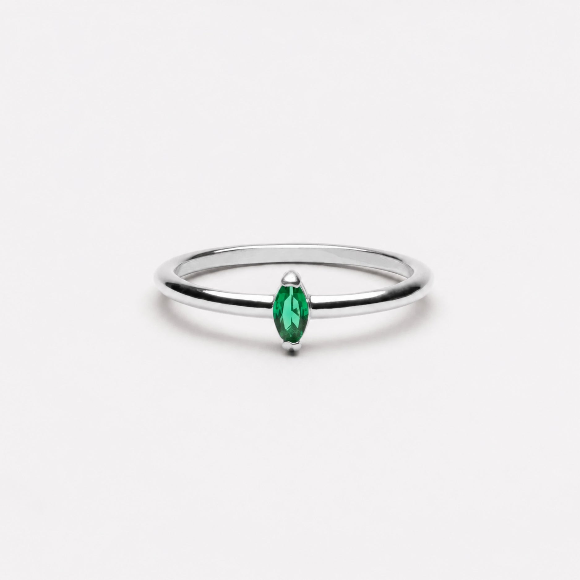Dainty Greensplash Ring